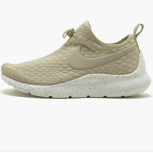 Nike women’s aptare sneakers